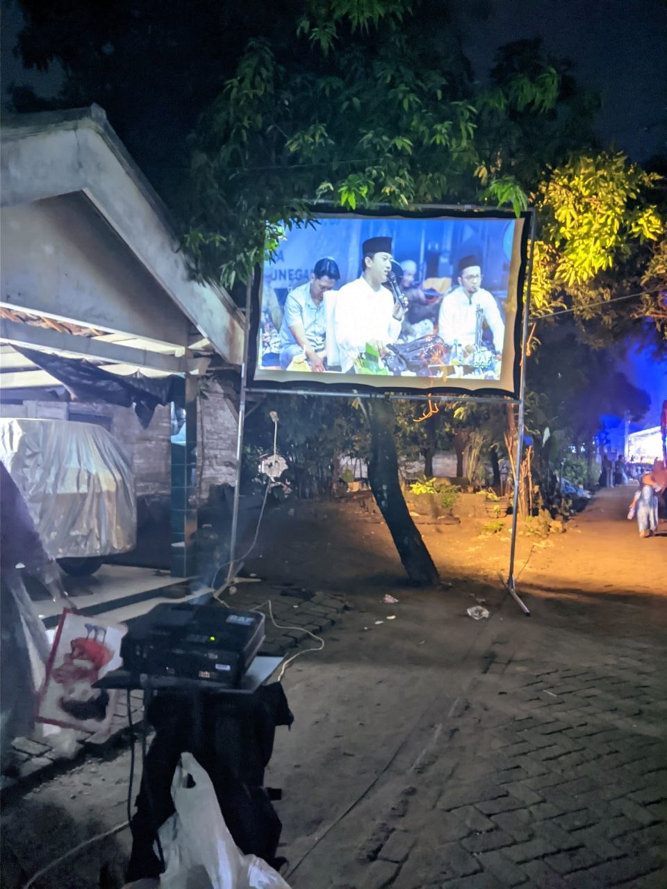 Contoh layar event non-rigging ukuran 2x3 meter di sisi area acara